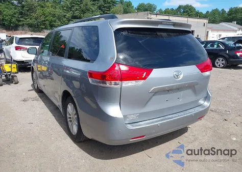 2013 Toyota Sienna Xle V6 8 Passenger z USA, uszkodzony, nr VIN 5TDYK3DC1DS346323